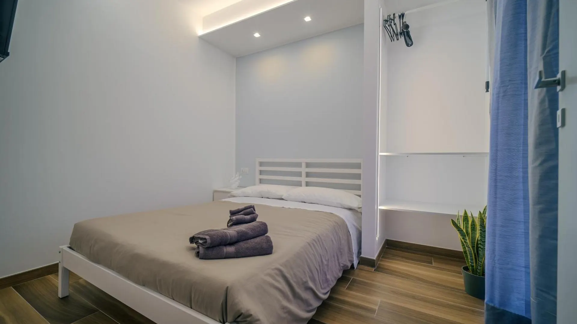 Domus-Pulchra Apartment Bari 0*,