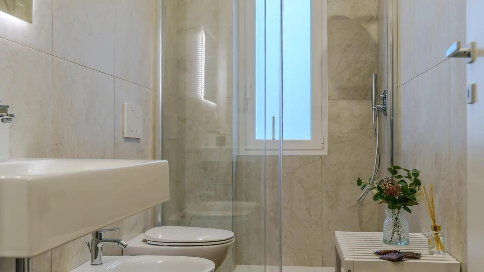 Domus-Pulchra Apartment Bari 0*,